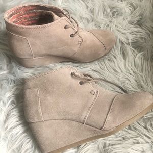 Toms Beige Wedges